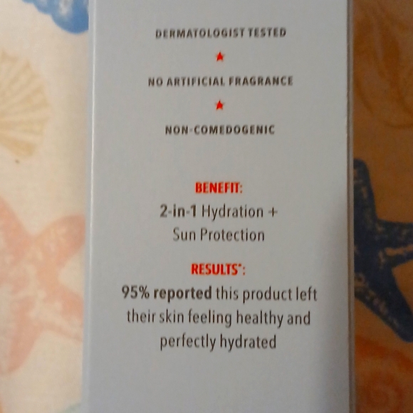 First Aid Beauty Ultra Repair Face Moisturizer with Sunscreen 30 SPF - Picture 2 of 4